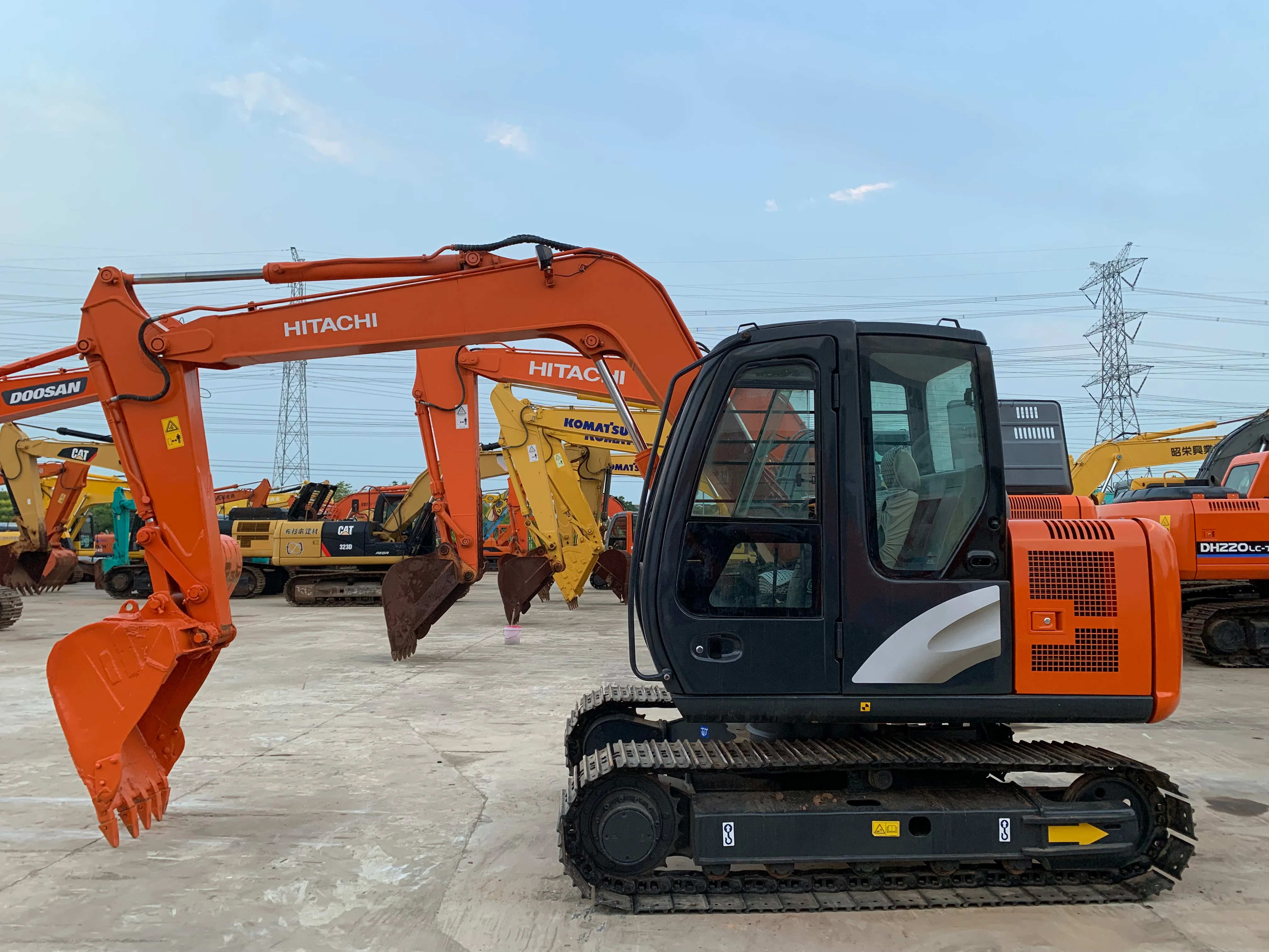 Japan imported high quality second hand 7 ton mini excavator Hitachi ZX70 ZX75US digger
