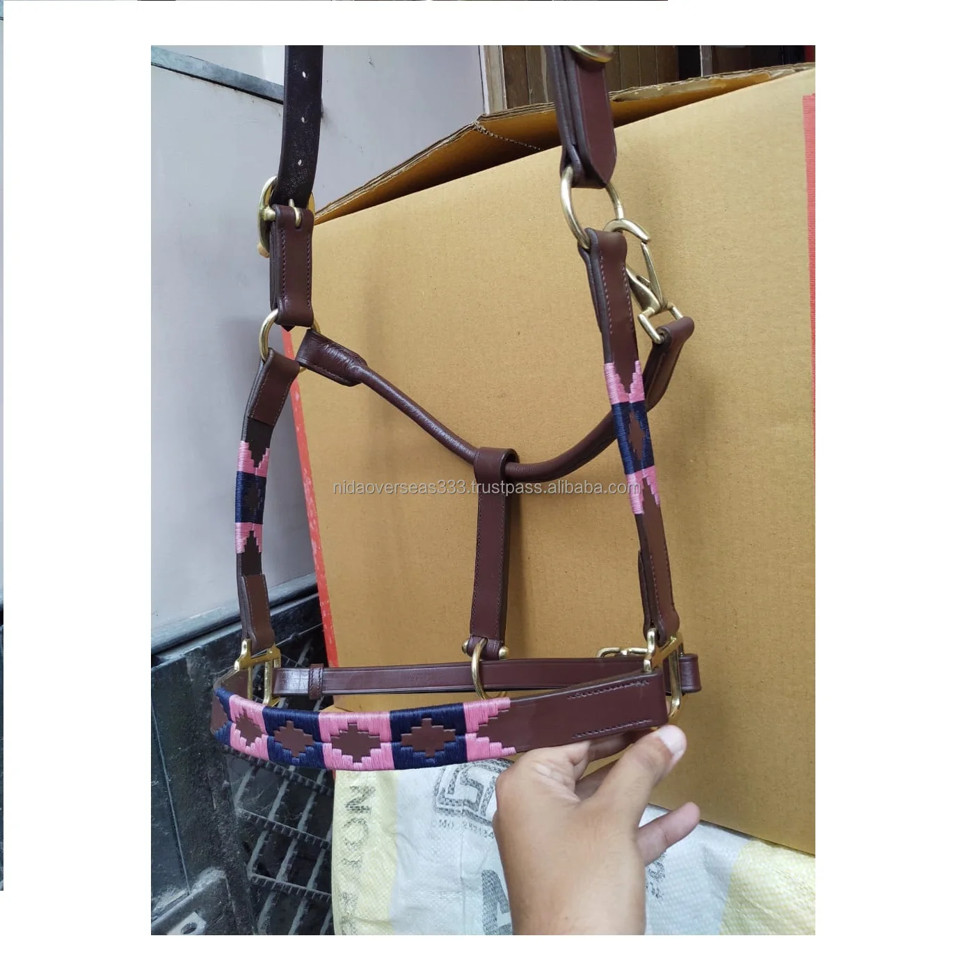 Кожаное поло с лямкой на шее