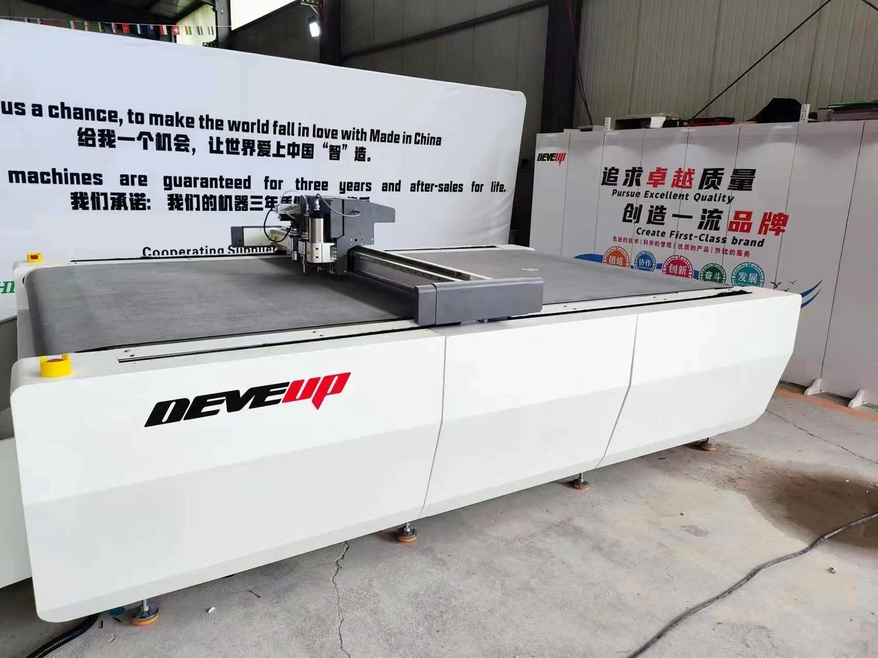 CNC oscillating knife cutter leather Nonwoven Oxford fabric cloth garment carbon fiber Prepreg fiberglass cutting machine