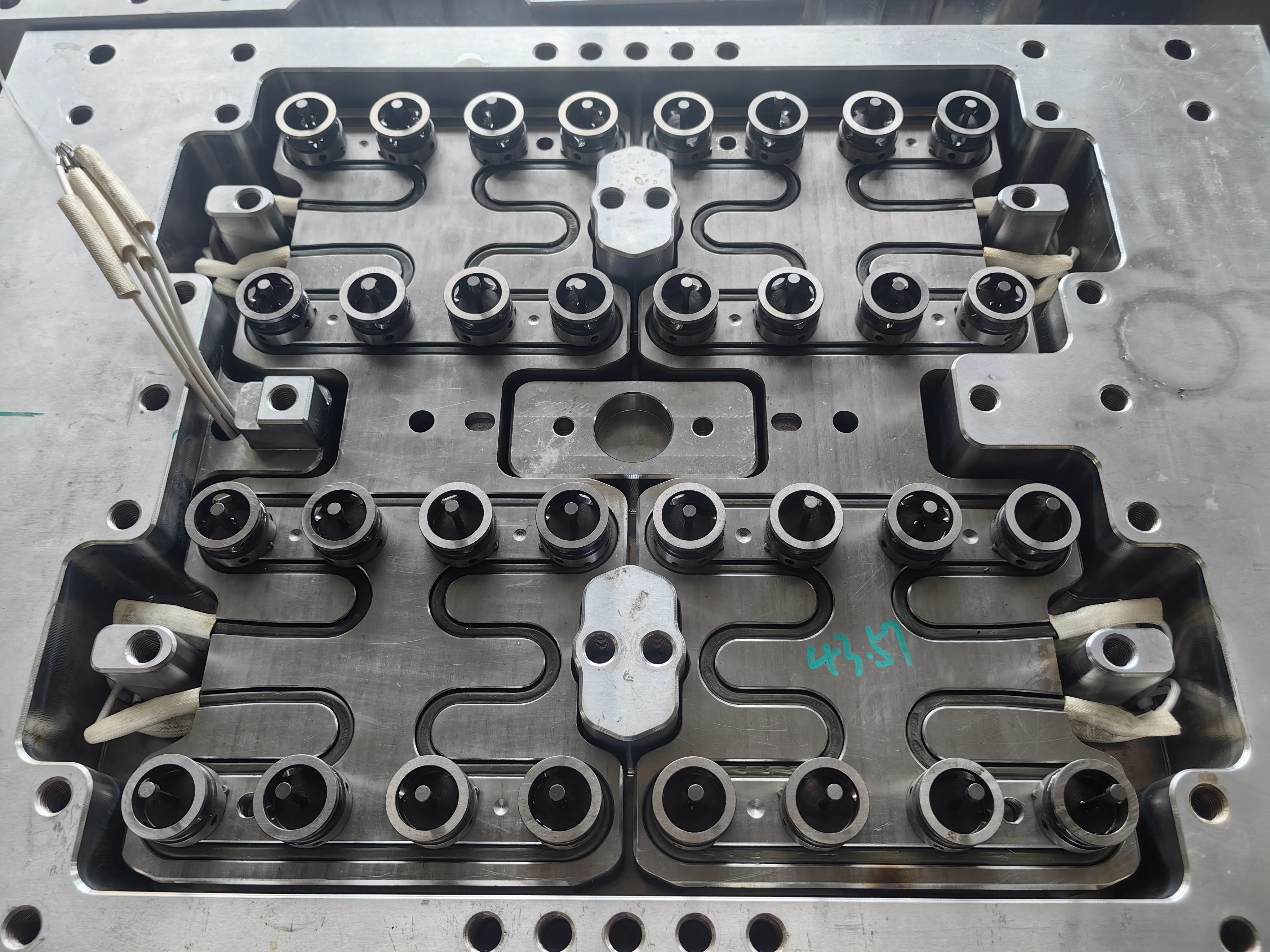 28mm pco1810 preform mold mould preform 24 cavity 28g pet bottle preform mold taizhou