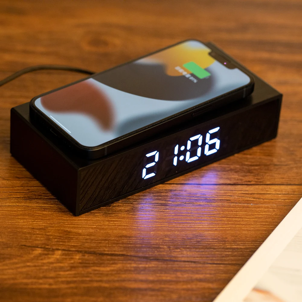 EVERTOP ET800 Popular Hot Selling Trending Model Multi-Function Wireless Charger With Clock Alarm Thermometer Display LED  clock