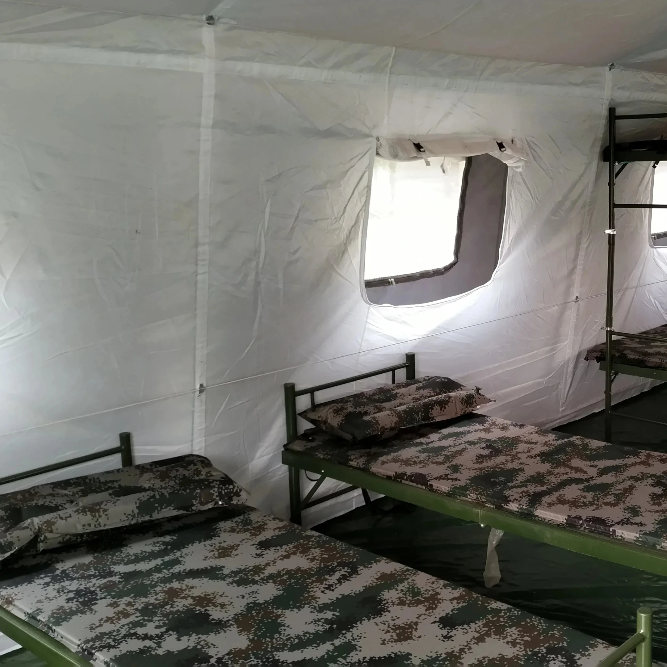 Folding camping cot/outdoor cot/makeshift bed
