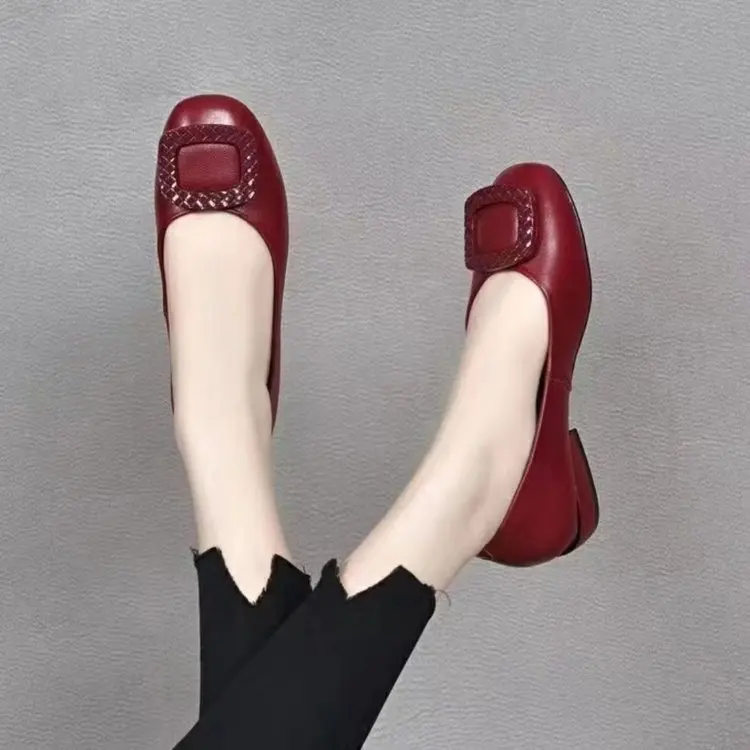 Casual simple bean shoes soft sole shallow mouth mother single shoes with low heel square buckle professional foot set single