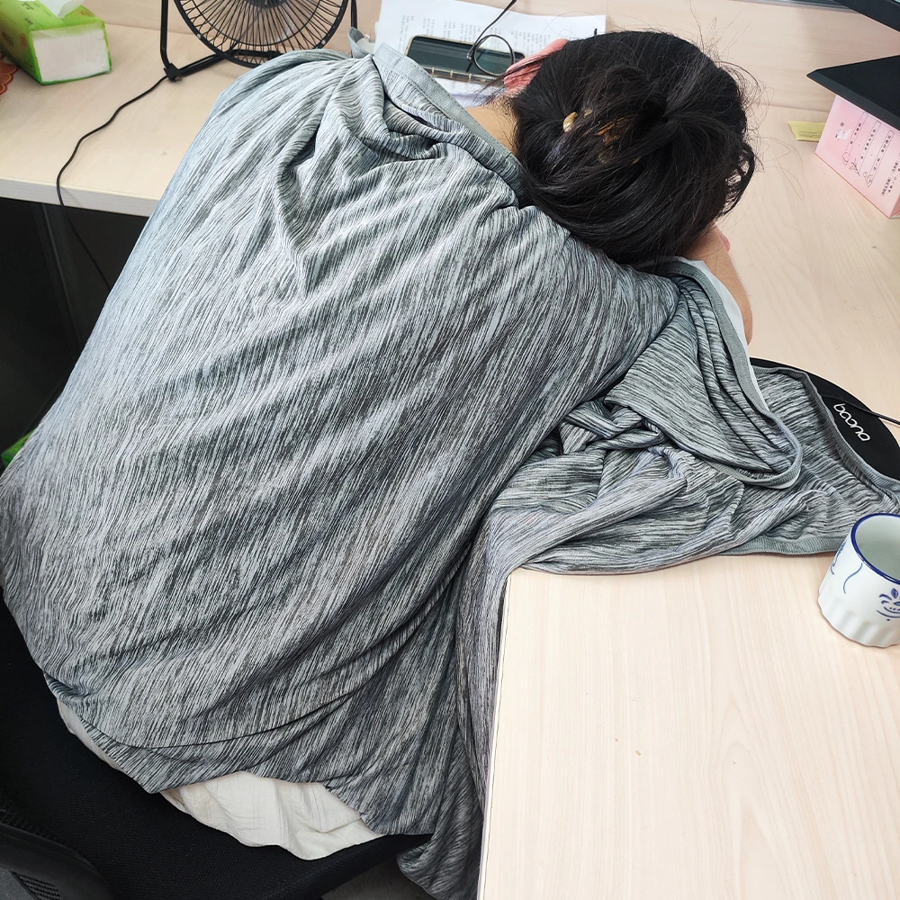 Cooling Throw Blanket for Hot Sleepers Cool Fiber Lightweight Summer Cool Blanket for Ultra Cold Breathable