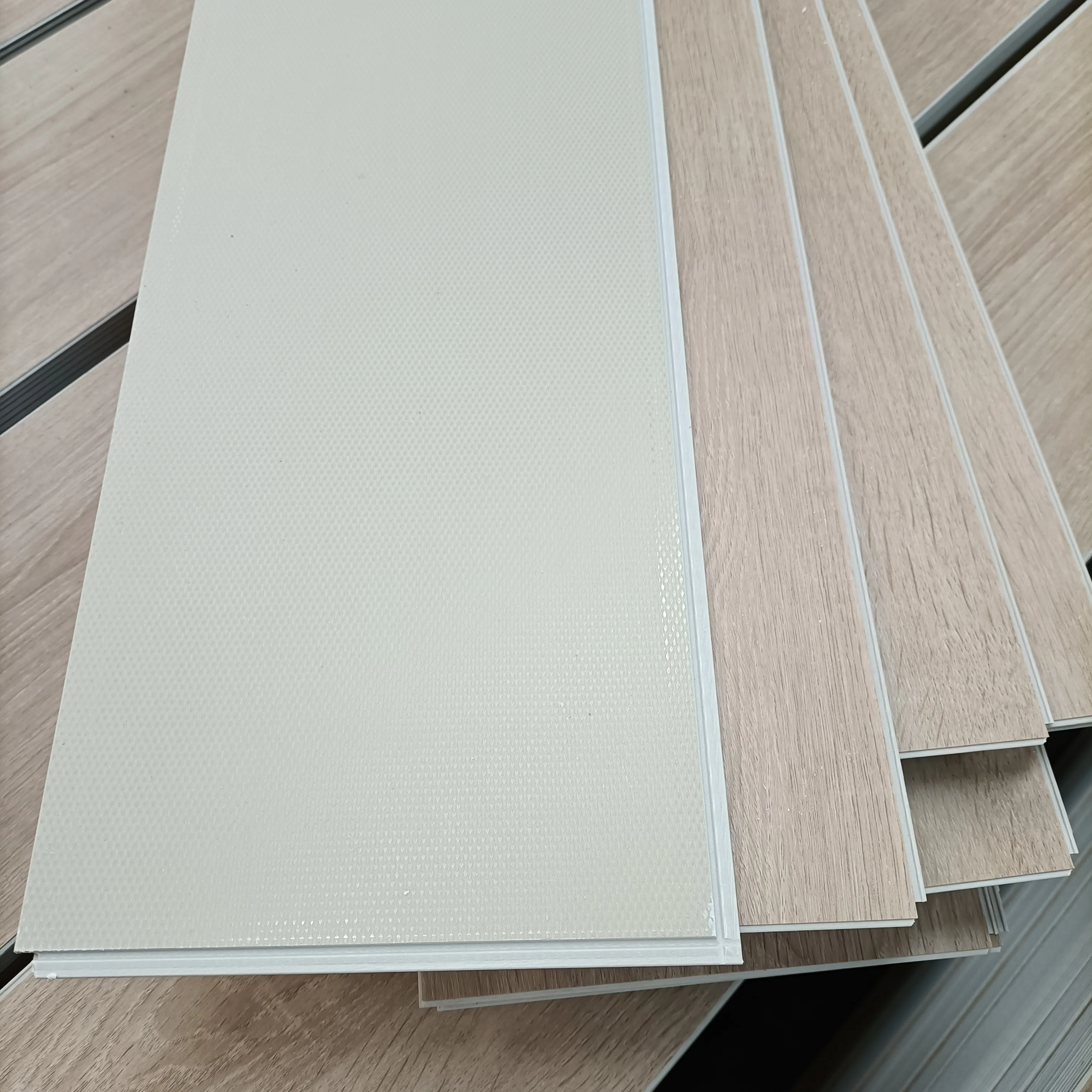 China vinyl flooring manufacturer 4mm 5mm 6mmSPC flooring