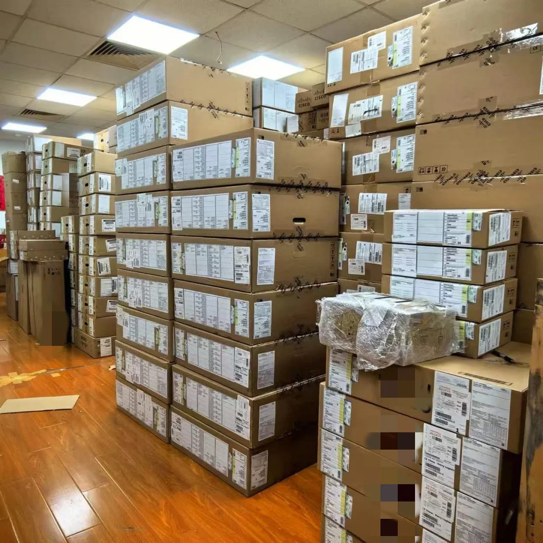 12 mGig Ports 36 Full Power PoE+ Ports 4 10G Non Modular Uplink 9200 Series Managed Switches All New C9200L-48PXG-4X-E