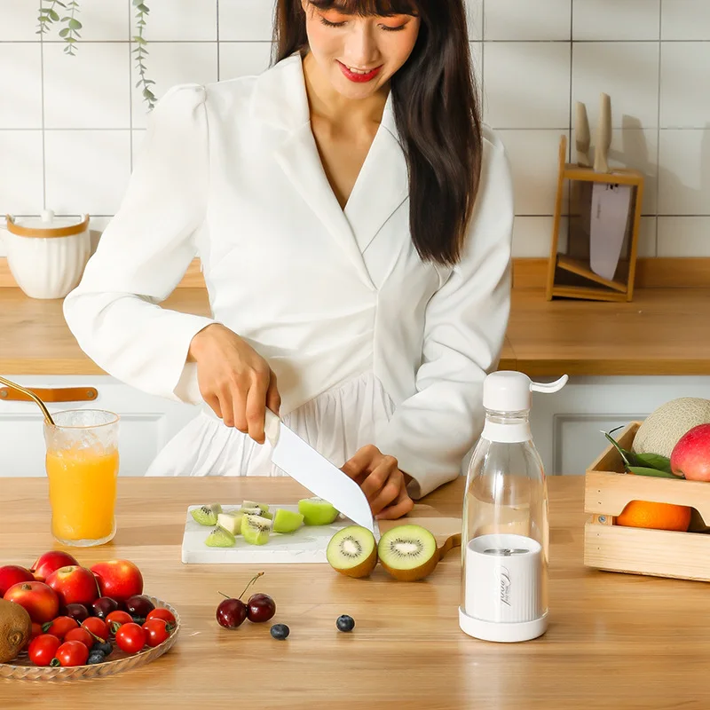 Plastic Potable Portable Screw Pure Slow Extractor Small Smart Mini Water Bottle Stainless Steel Wireless Blender Juicer