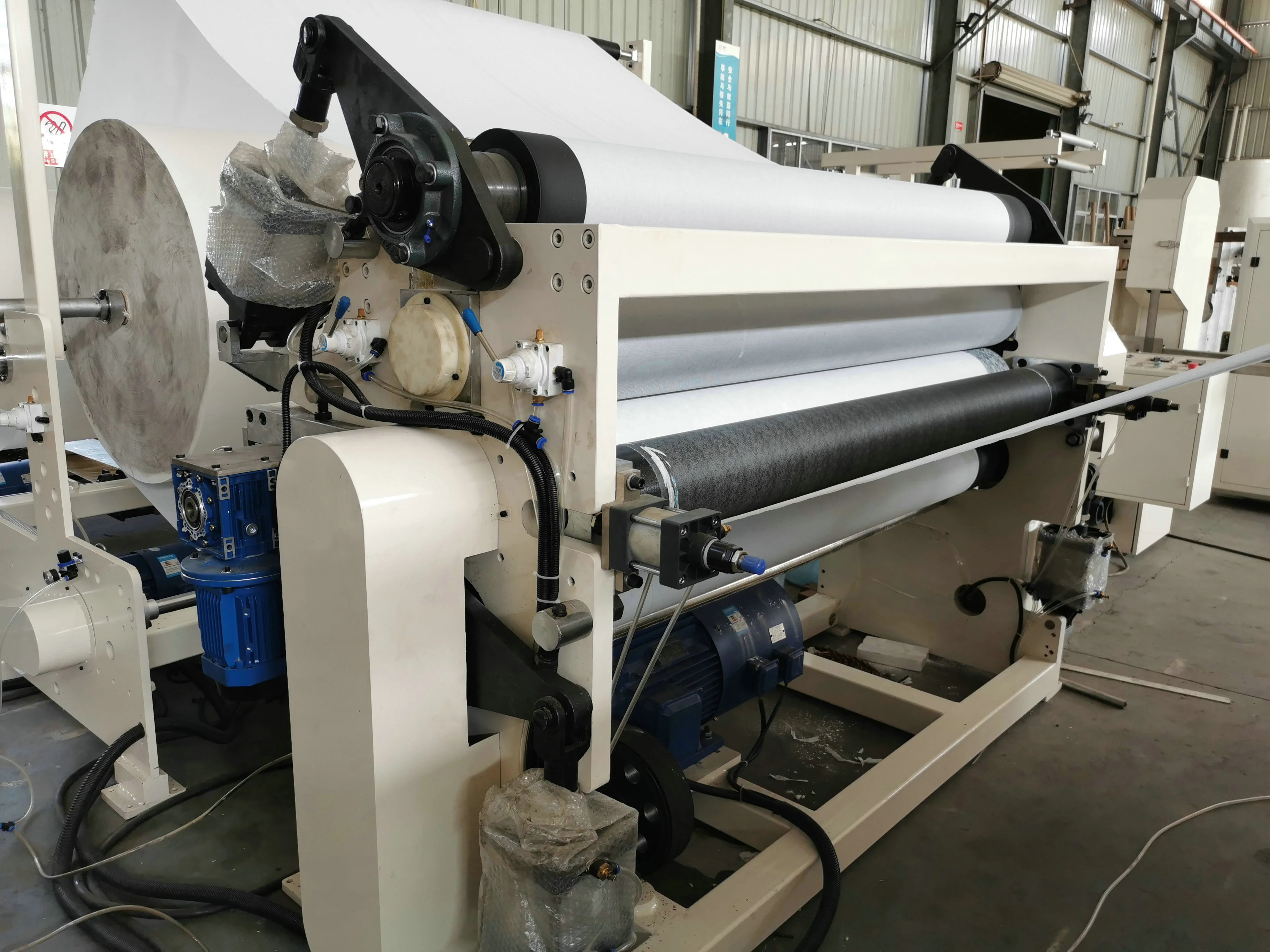 Full set of toilet tissue paper making cutting packing machine production line
