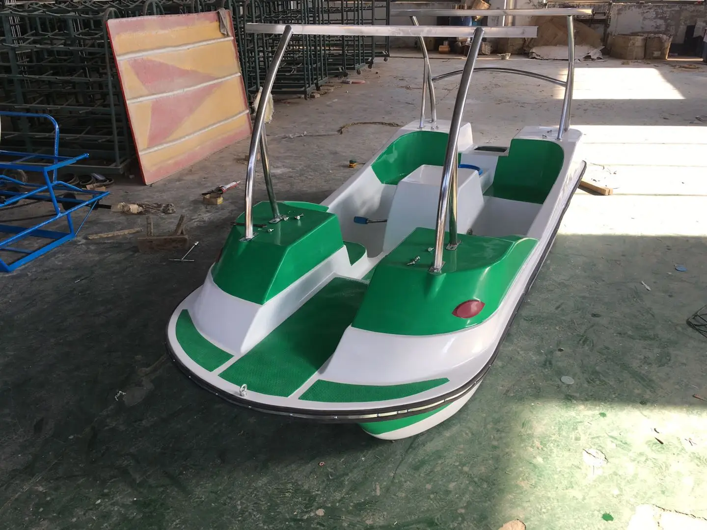 FRP pedal boat used for water park