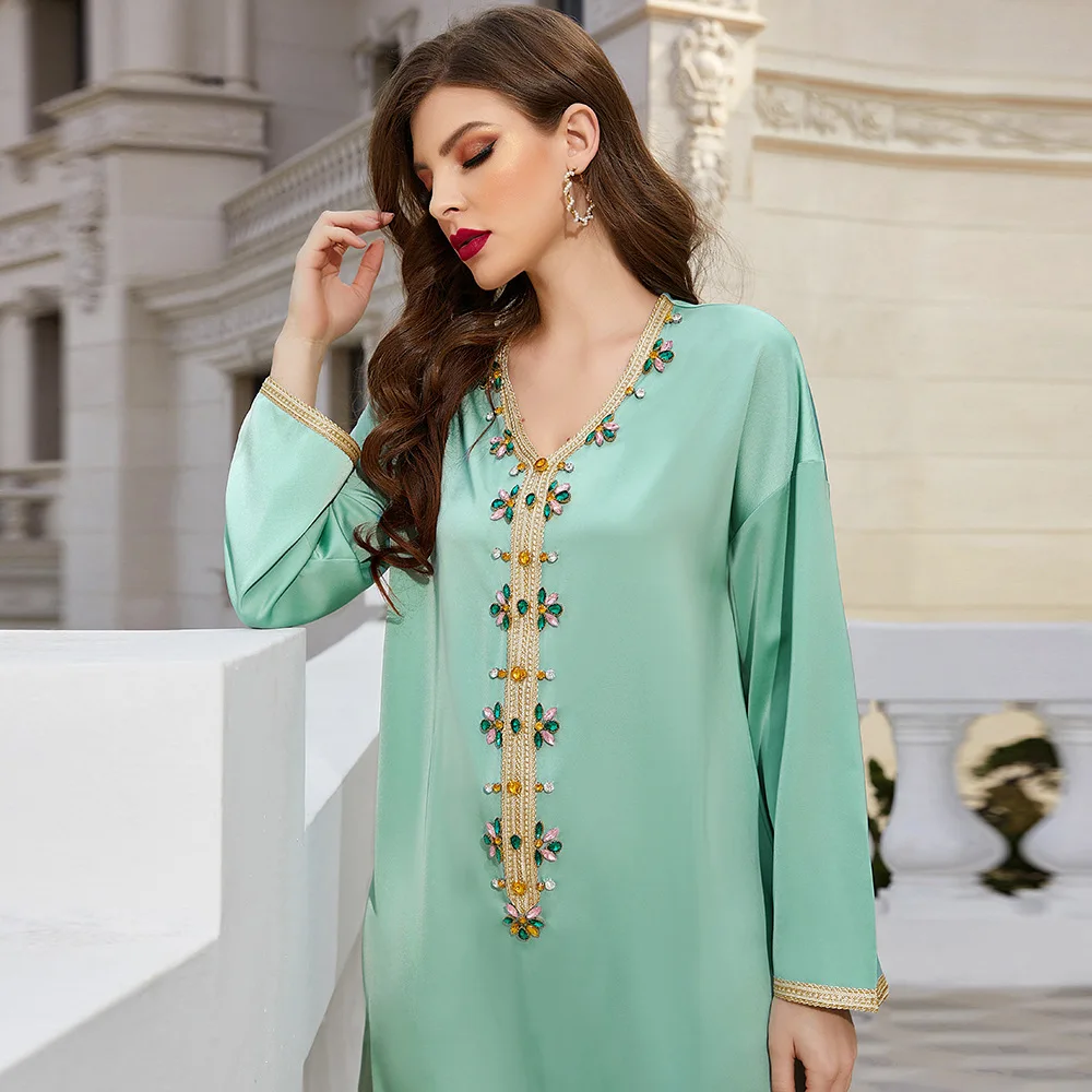 China Factory Accept Customized Green Color Slit Front Lace Crystal Decoration Fashion Simple Abaya Women Muslim Robe