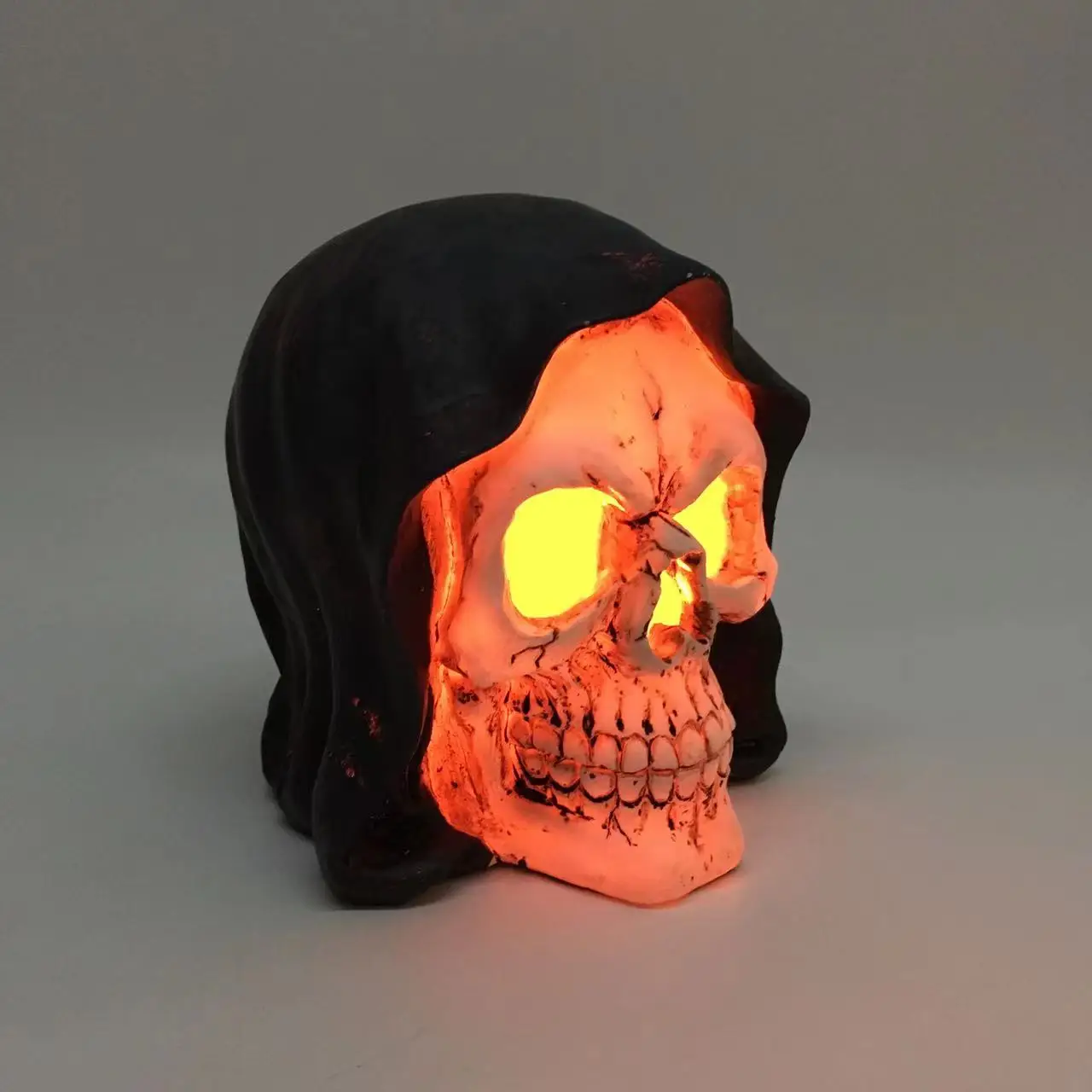 Halloween Decorations Indoor Outdoor  Resin Crafts Skeleton Ornaments Skeleton Head In Cocoon With Red Led Eyes