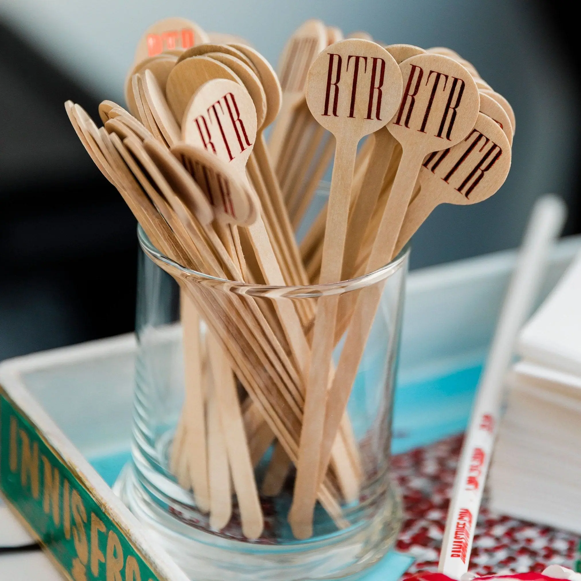 Customized wooden drink stirrers disposable wood tea coffee stirrers stick eco friendly wooden stirrer stirring stick weeding
