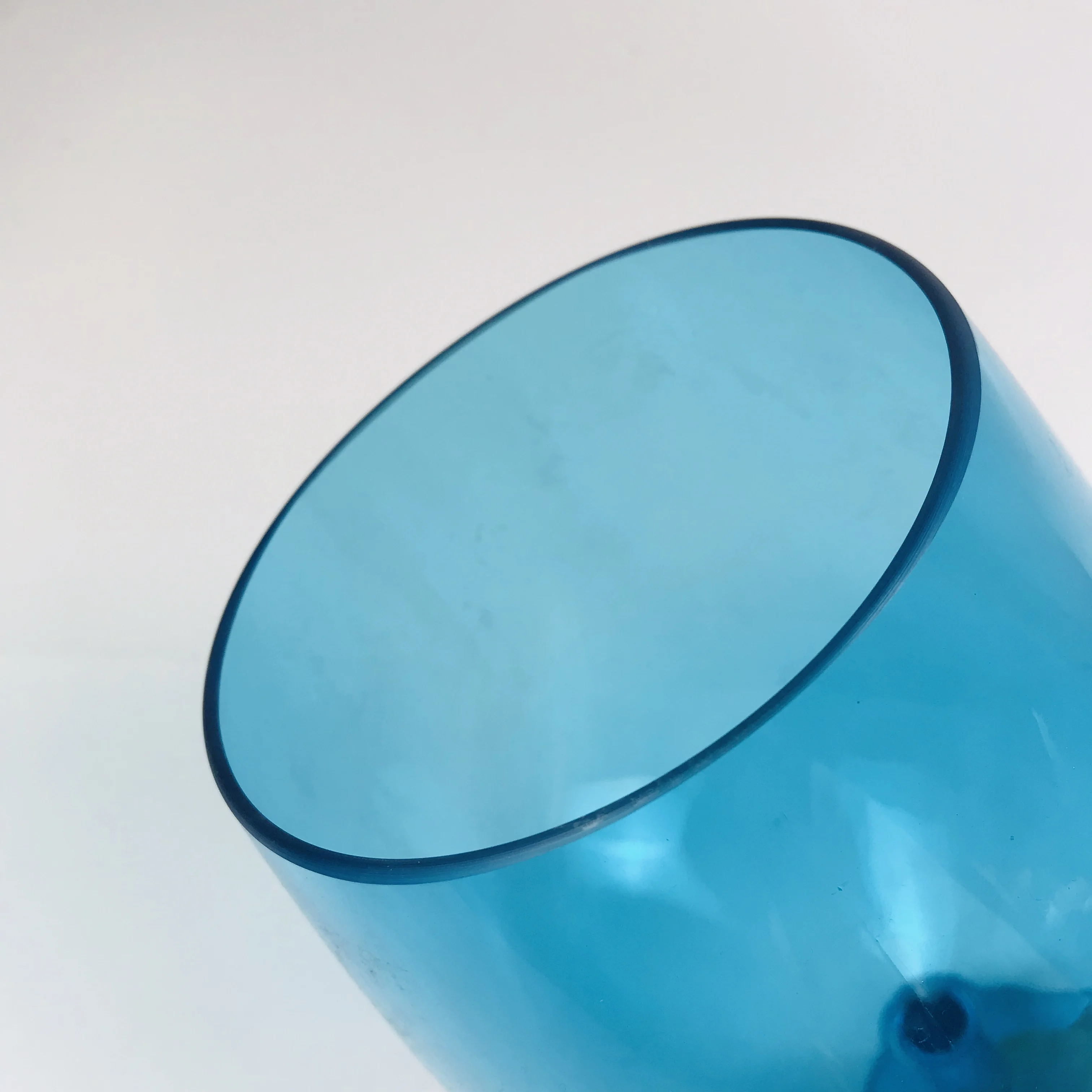 Solid color plastic 1500ml large capacity blue wine goblet glass