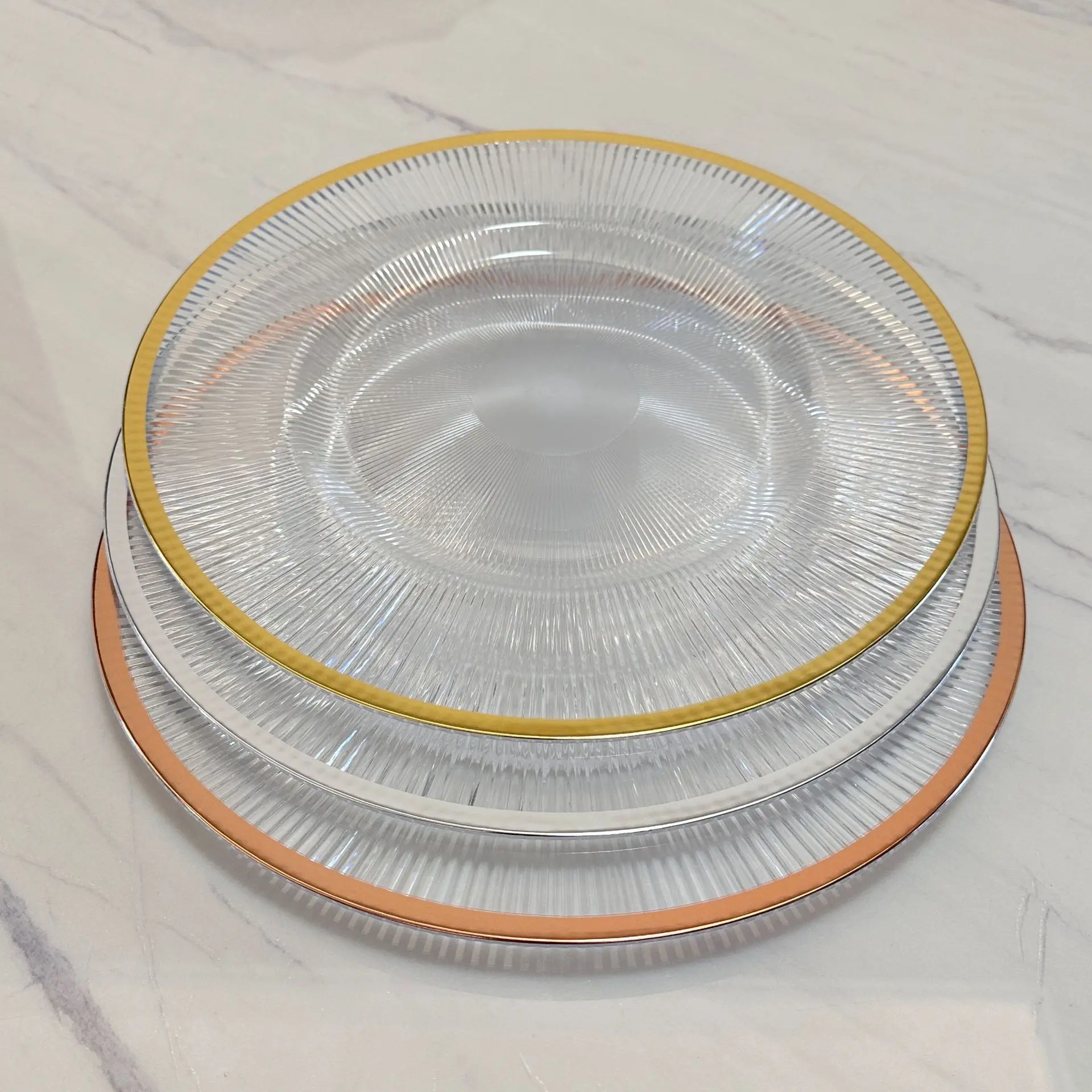 Gold Rim round PP Thread 33cm Clear Plastic Charger Plates Sustainable Engraving Technique Wedding Table Decoration Plate Dish
