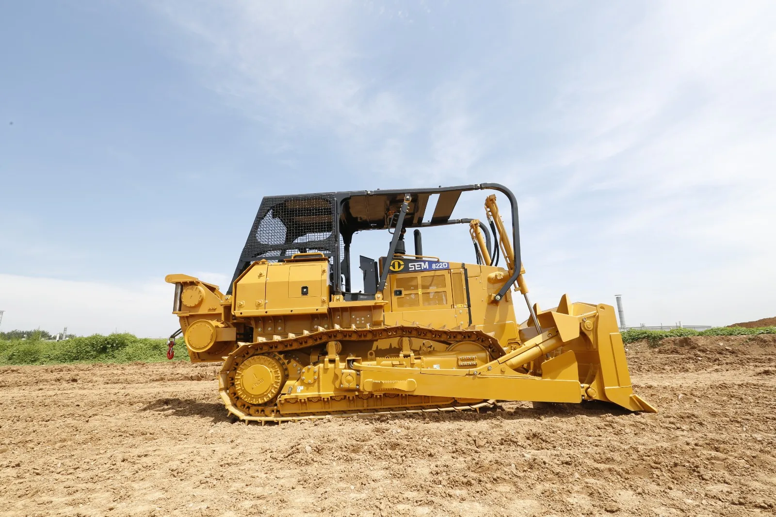 Китай SEM822D 235hp бульдозер с запасными частями дешевая цена для продажи гусеничный