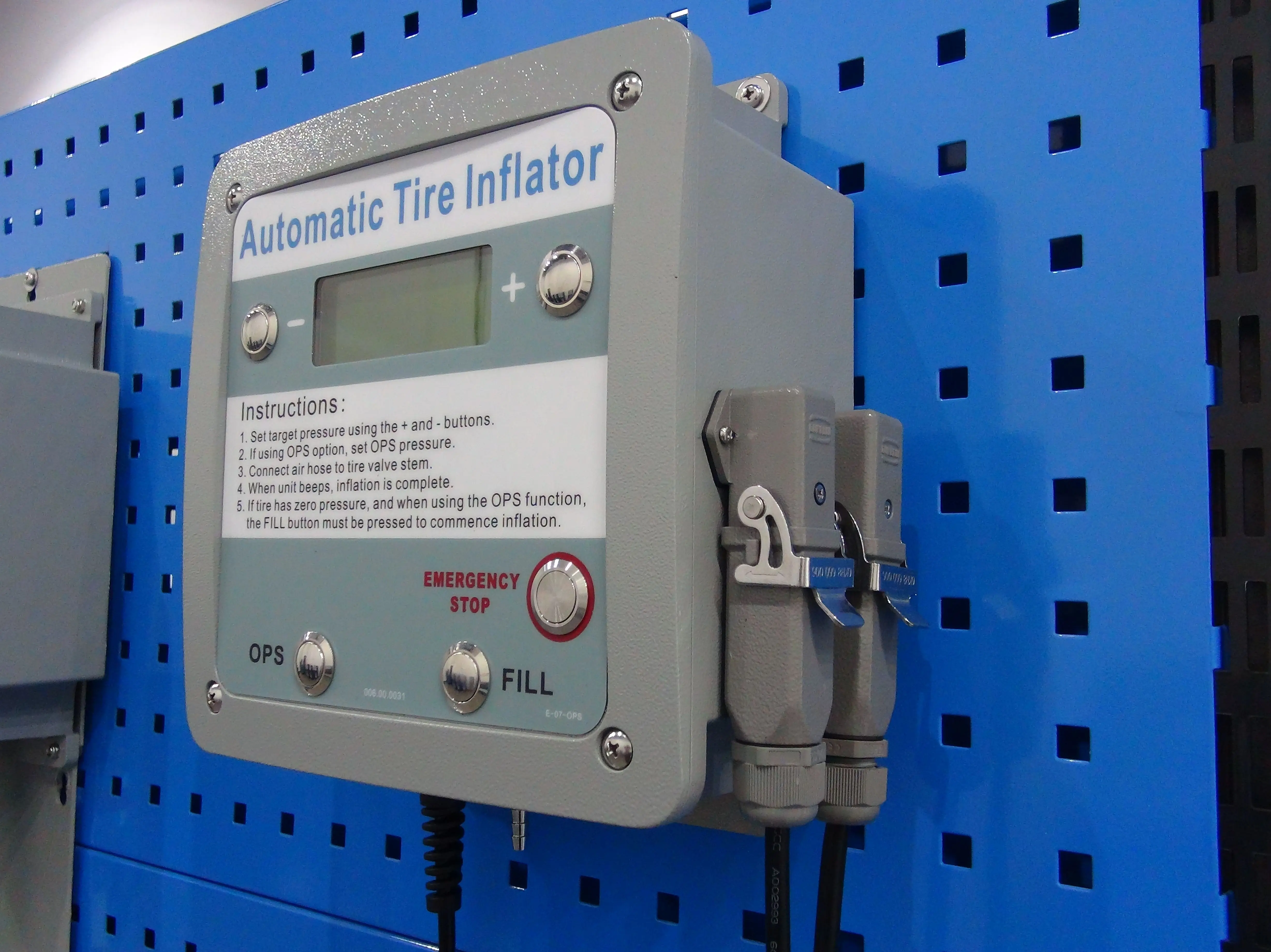 G5 Rechargeable Tyre Inflators Air Pumps 174psi 12bar Automatic Tire Inflator Car Digital Pressure Gauges