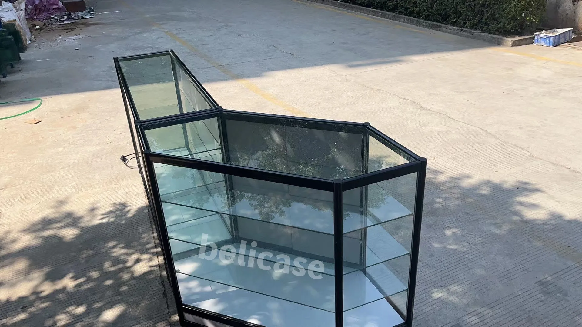 Cheap Boutique Jewelry Watch Shop Furniture Glass Cabinet with Led lights Smoke Shop Aluminum Frame Glass Corner Showcase