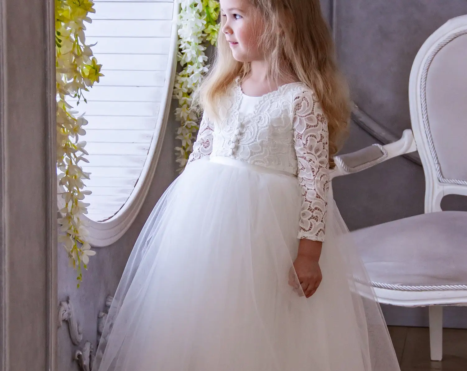 Simple tulle wedding short sleeve ball gown flower girls dress with lace cape