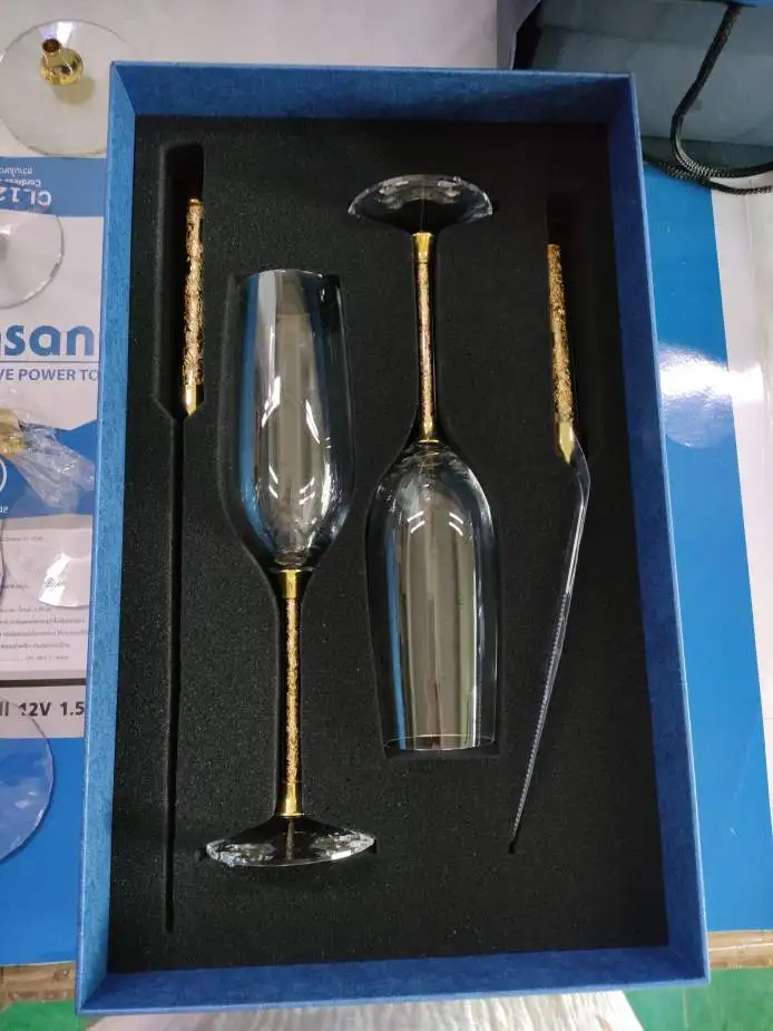 custom logo etched crystal diamond wedding champagne flutes and gold cake knife server sets with gift box