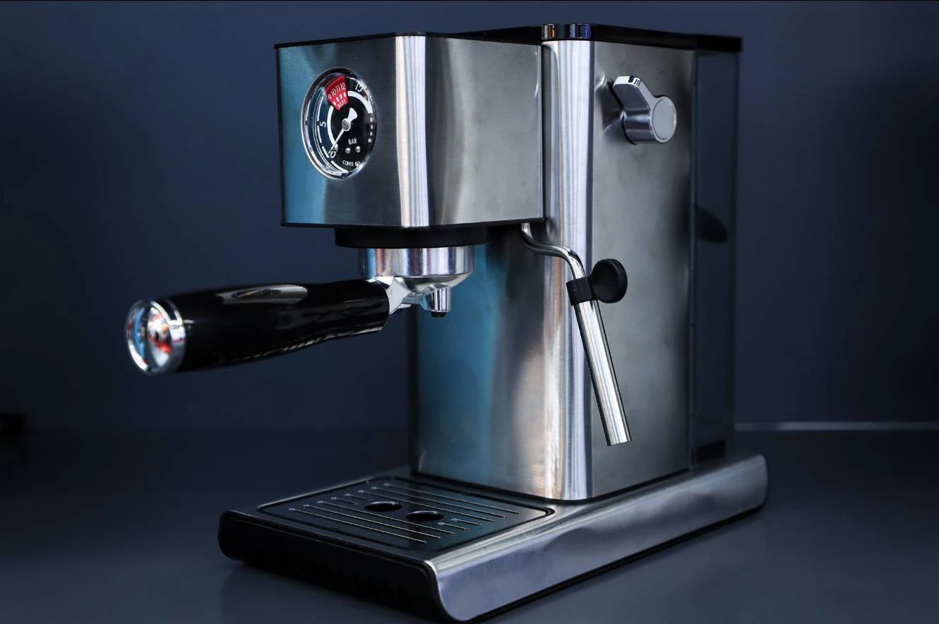 Portable semi-automatic coffee machine sale 1400W Italian cappuccino black and white manufacturer for sale