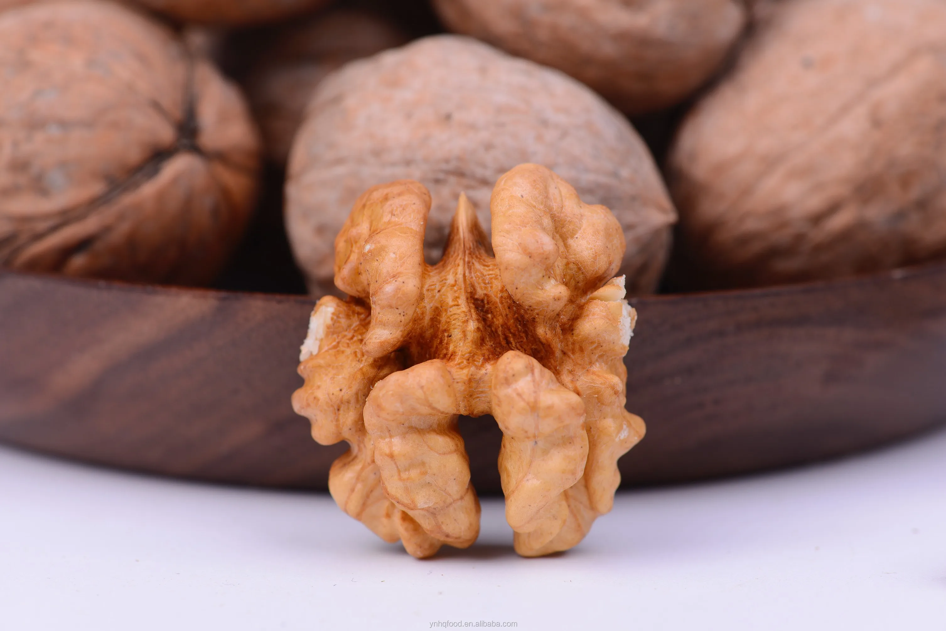 Бесплатные образцы nueces xinjiang сырые сухие грецкие орехи в