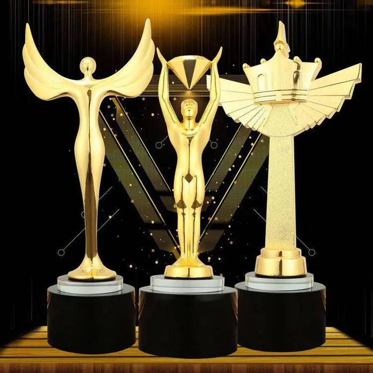 China Custom high quality new creative design trophy trofeos metal cup award champion trophies 2021