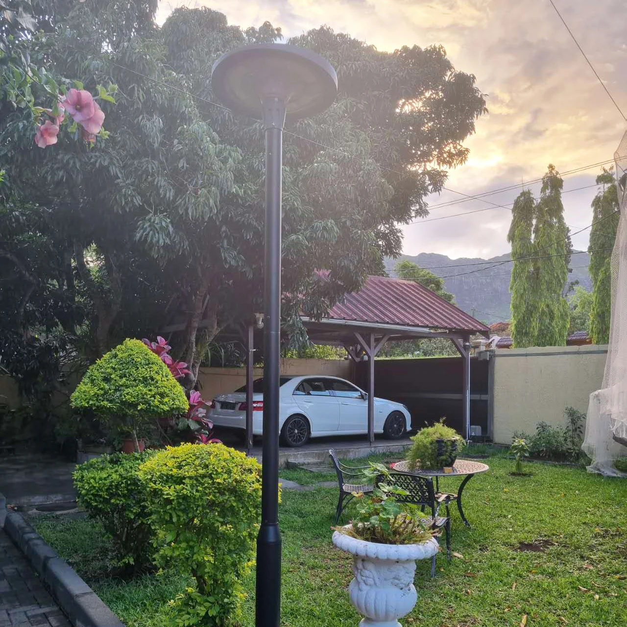 Outdoor Ip65 Waterproof 800w 1200w SMD Led Solar Powered Garden Lamp