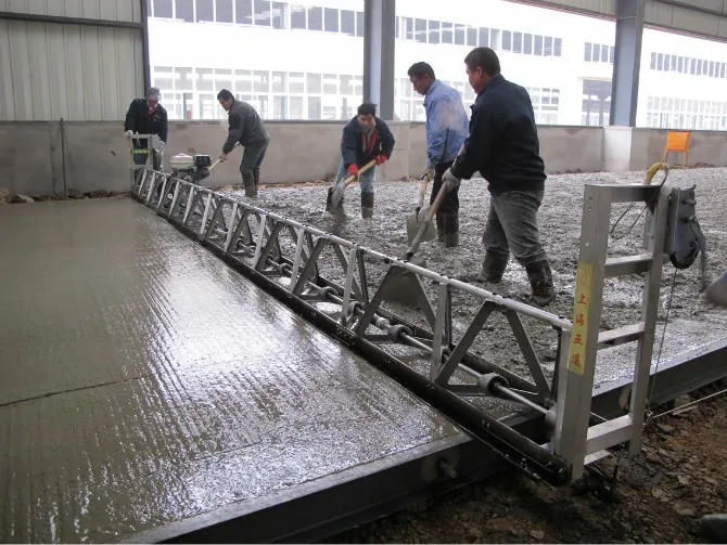 CONMEC Powerful 9.0HP Concrete Vibrating truss Screed CTS200 with train gualr frame