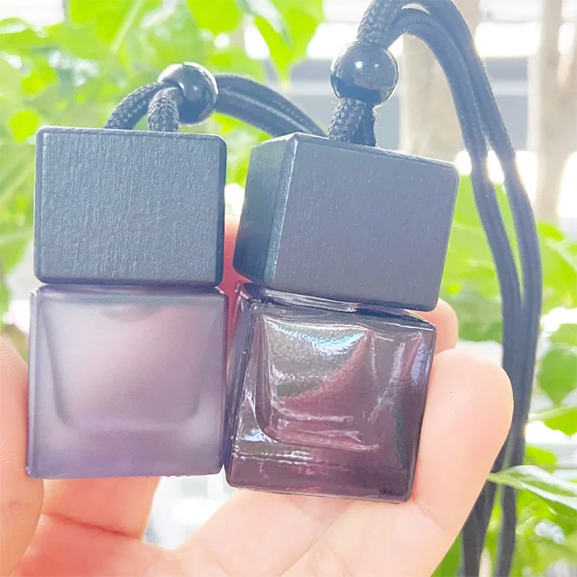Luxury 8ml Empty Square Shape Black Mini Glass Bottle with Black Wooden Lid Hanging Perfume Essential Oil Car Diffuser Bottle