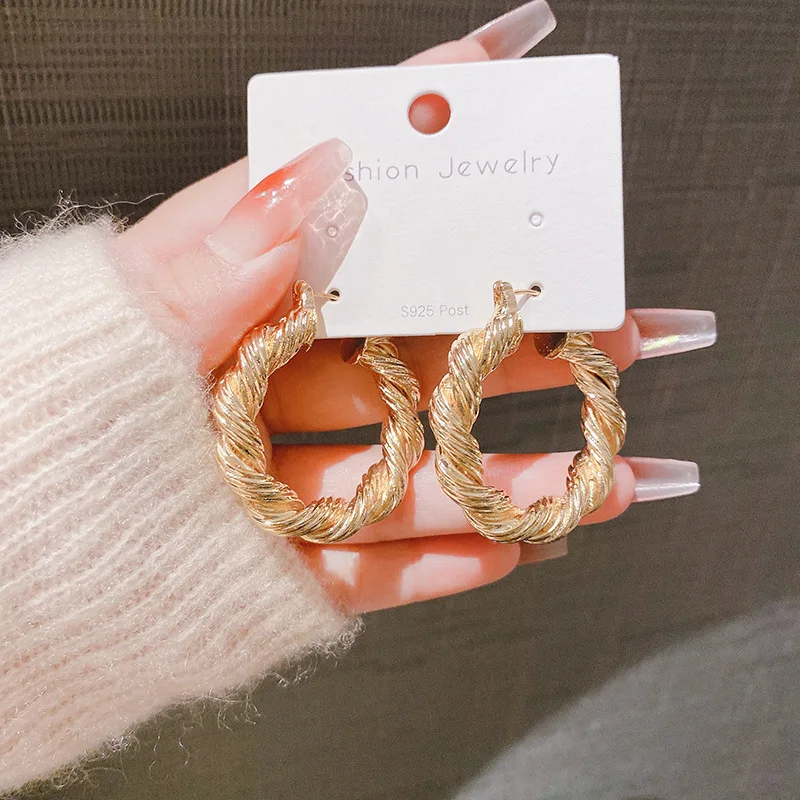 Модные золотые серьги для жарки теста для женщин оптом N240307