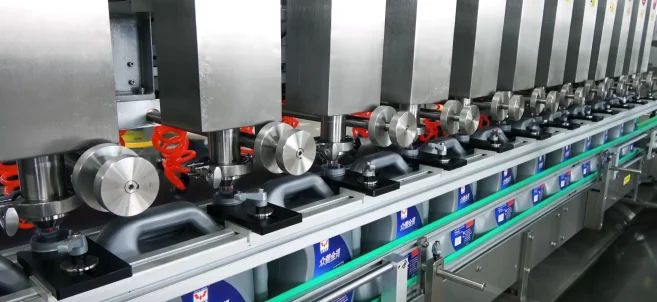 
Jiangsu manufacture customized GC4000-12 Automatic Liquid lubricant oil Weighing Filling Machine 