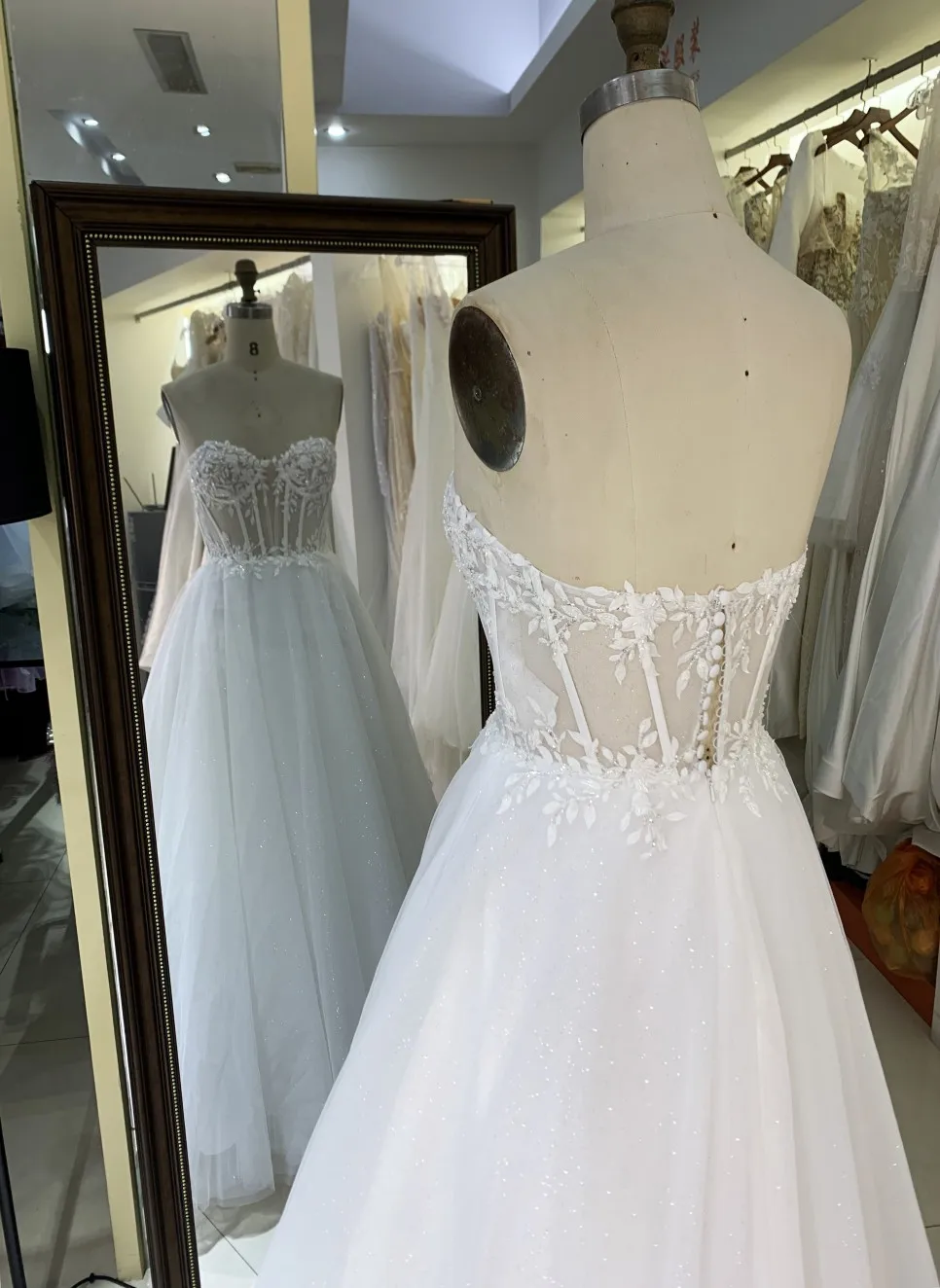 2025 white sleeveless sweetheart embroidery corset bodice zipper up back A line tulle wedding bridal dresses