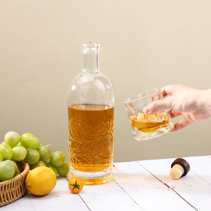 Customized Beverage Cork Lids Gin Custom Embossed Label Glass Bottle Rum Whiskey Bandy Vodka Wine Bottles Clear Glass Wine 750ml