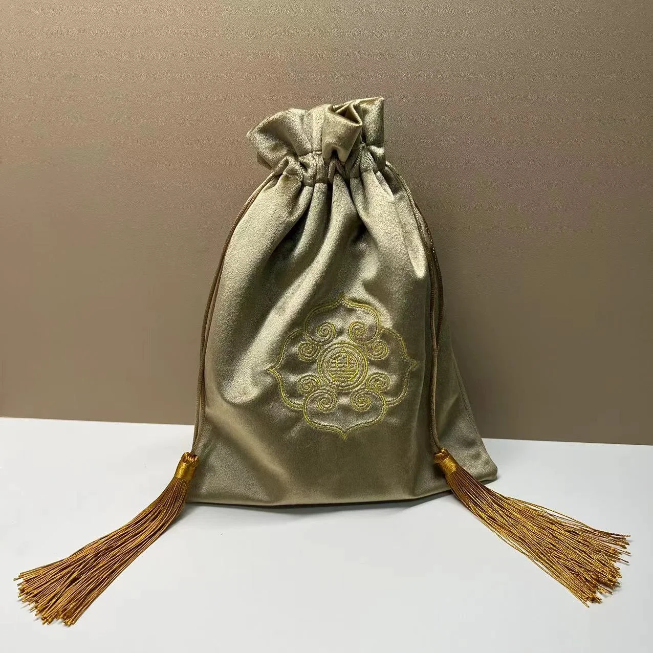 Luxury Custom Silky Velvet Drawstring Bag Eco Garment Storage Packaging Bag Velvet Jewellery Shoe Dust Bag with Embroidered Logo