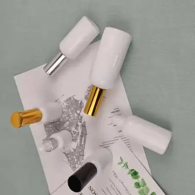 Empty  15ml 30ml 50ml 100ml porcelain white glass sprayer bottle for cosmetic packaging
