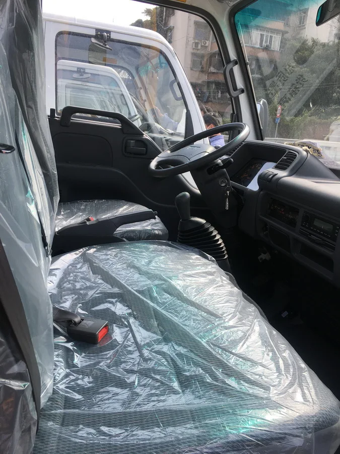 Грузовые автомобили 3 тонны Isuzu 100P NKR