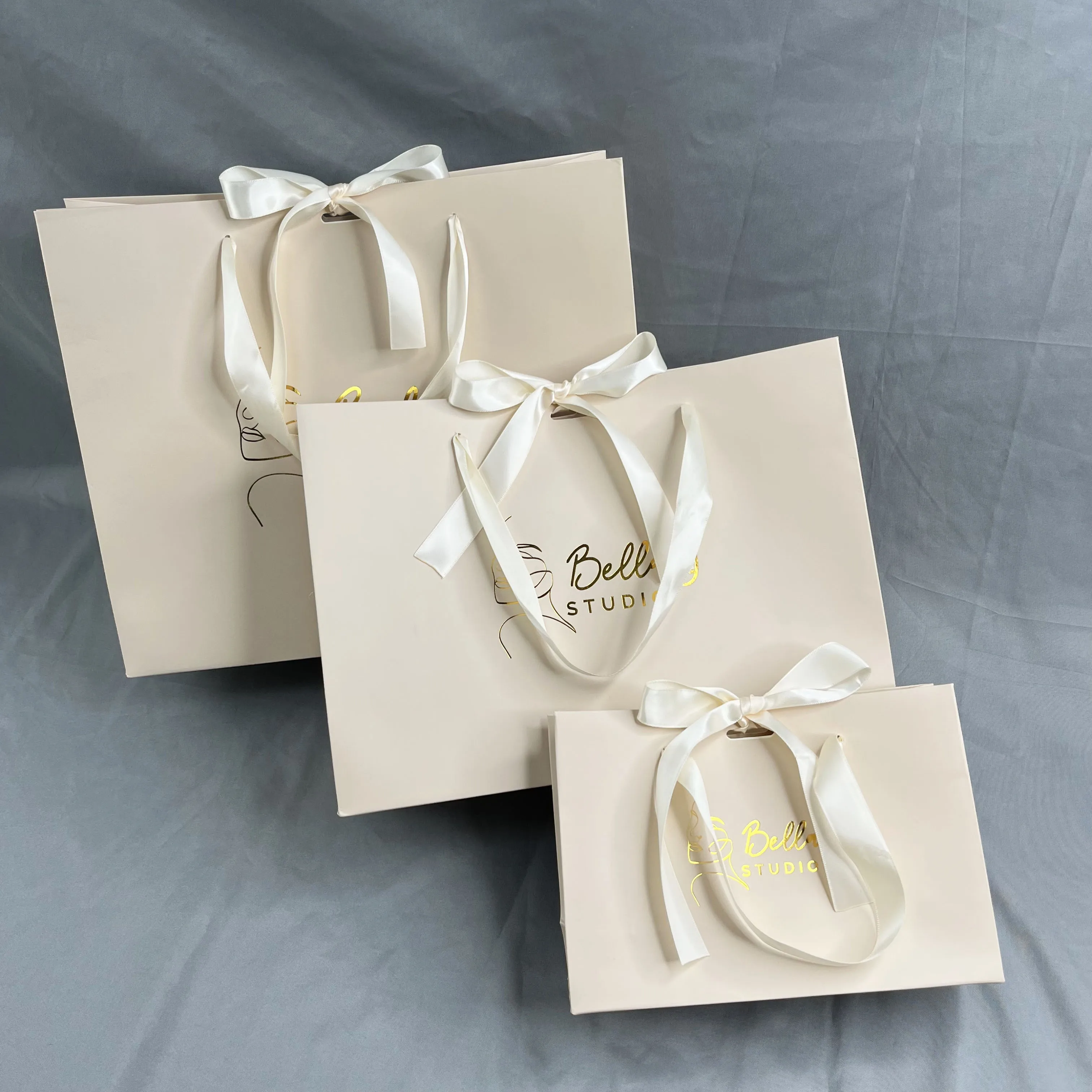 Custom wholesale luxury beige paper bag clothing packaging shopping gift bags for small business with your own logo