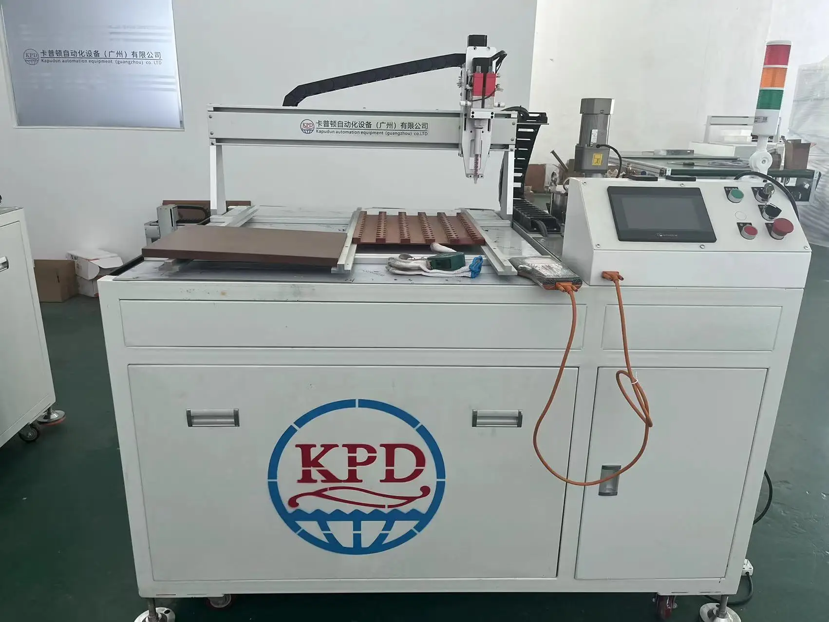 Automatic mixing and dosing of two-component materials, compounds, sealants