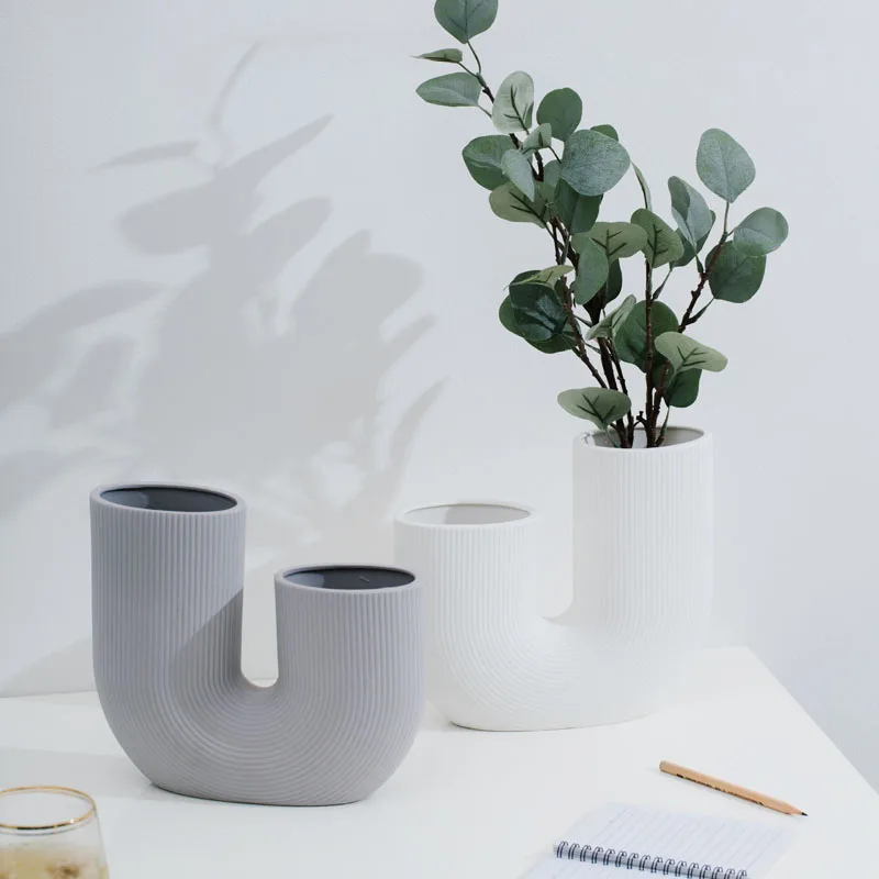 Dropshipping Luxury Nordic Home Decor Porcelain Stripe Letter U Vase White Ceramic Vase for Wedding Modern (1600295552402)