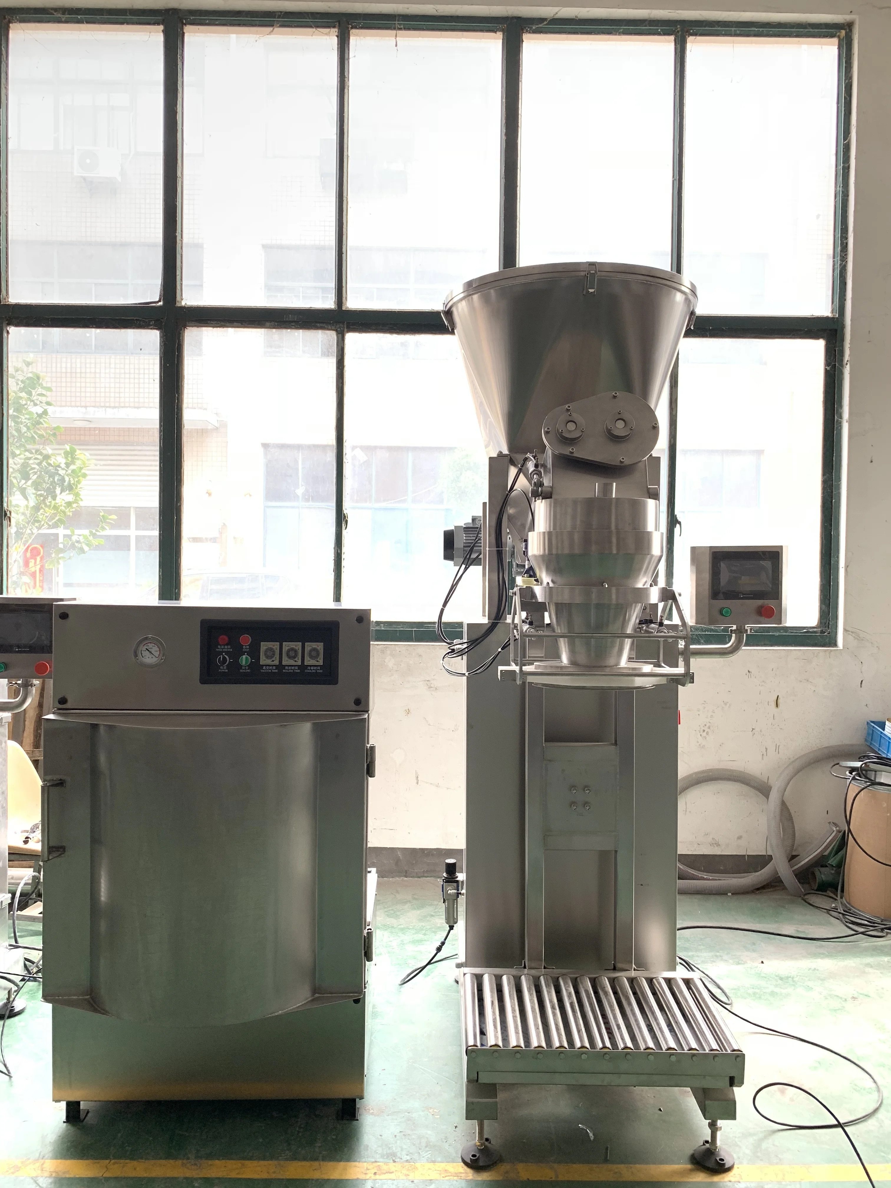 High quality vertical semi automatic 10kg 25kg  rice beans powder vacuum bag sealing machine