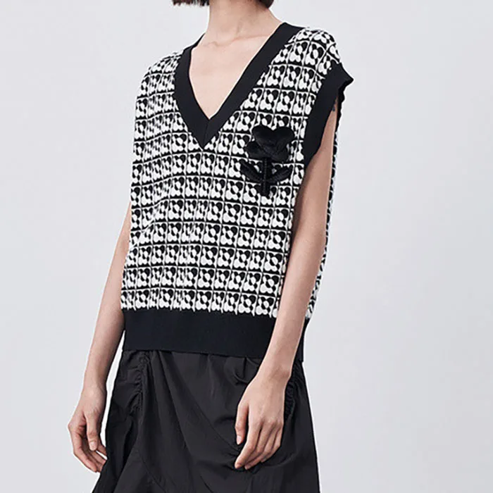 Custom elegant flower V-neck sleeveless knit sweater vest for women