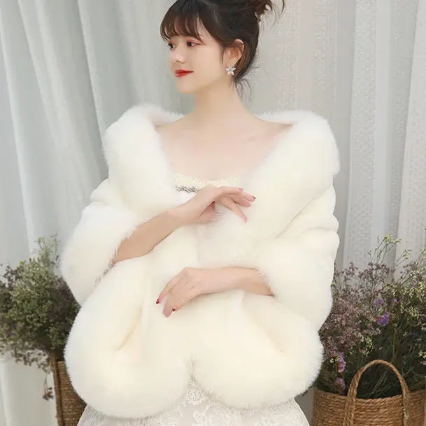 Manufacturers Luxury Winter Cape Wedding Decoration Scarves Fox Fur Ponchos Ladies Faux Fur Shawl