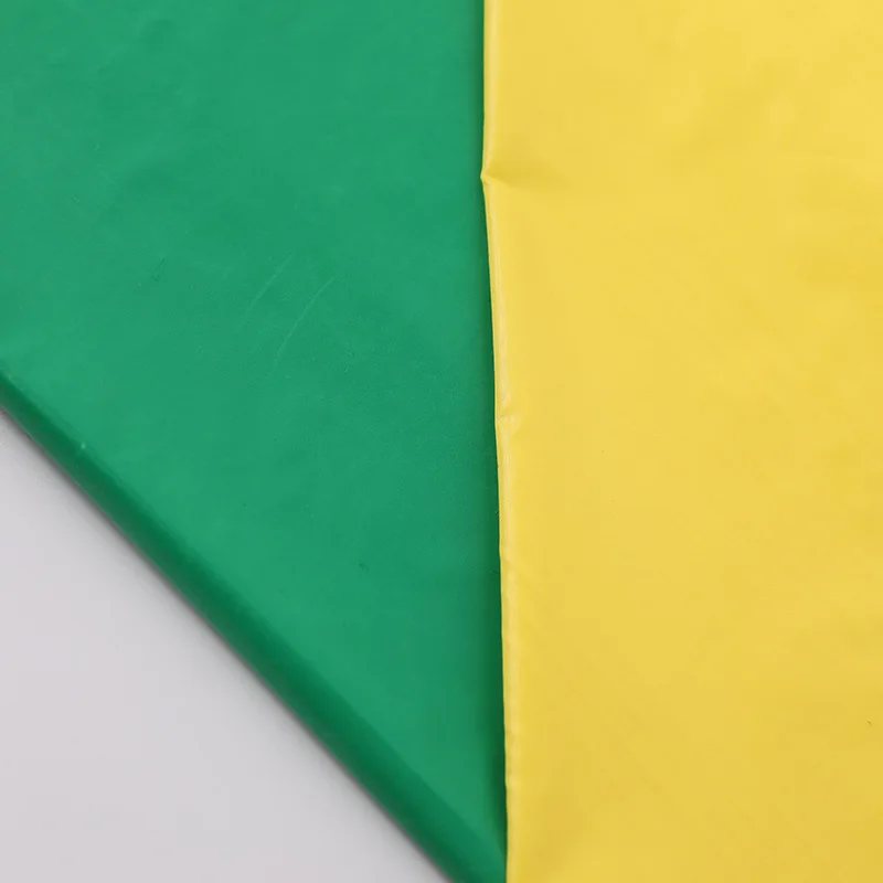 Тонкий мягкий водонепроницаемый пуховик из ткани для осени и зимы