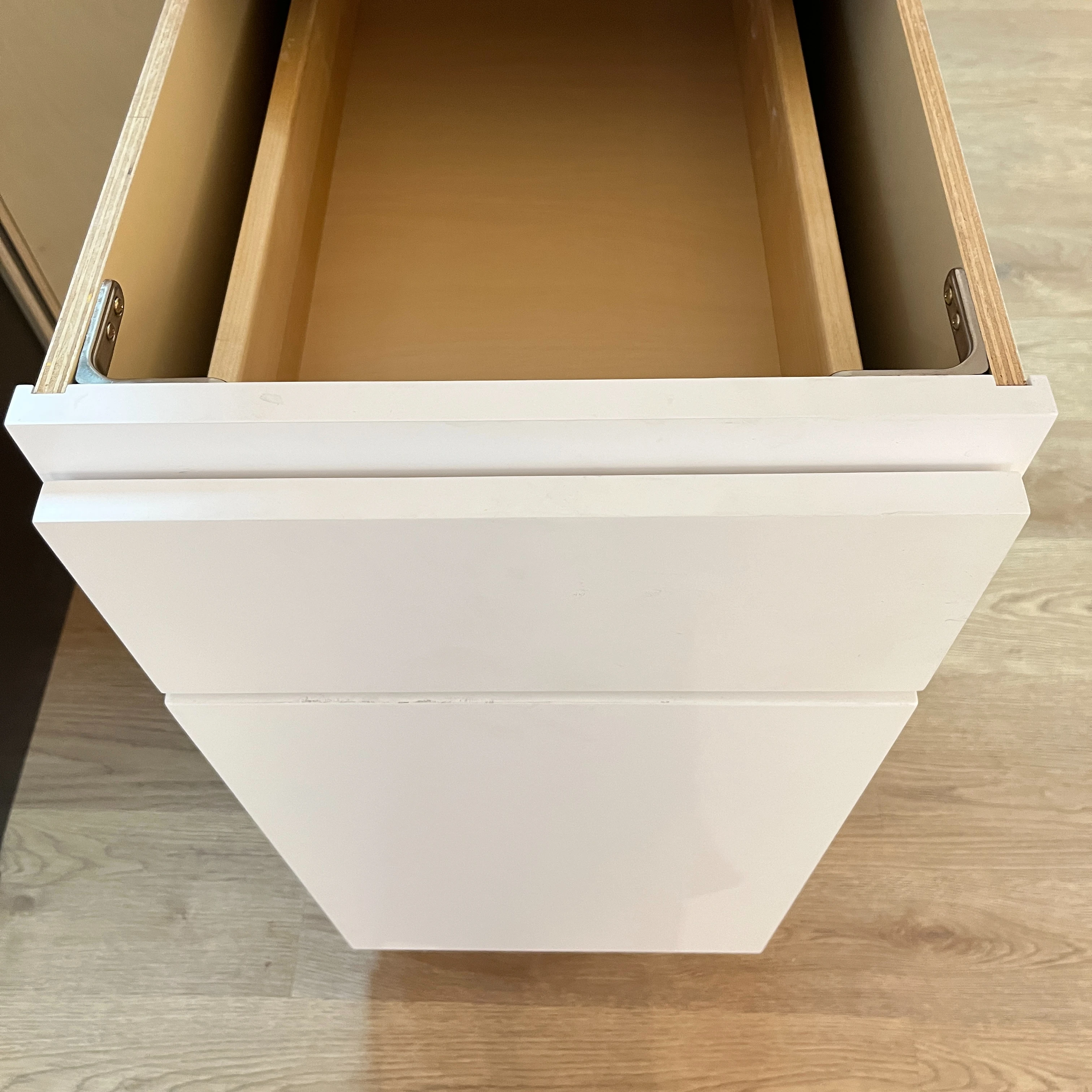 LIEN HOP Modern Design RTA Kitchen Cabinet High Quality Customized White Lacquer Finish MDF Carcase PVC Includes Sink Home Use