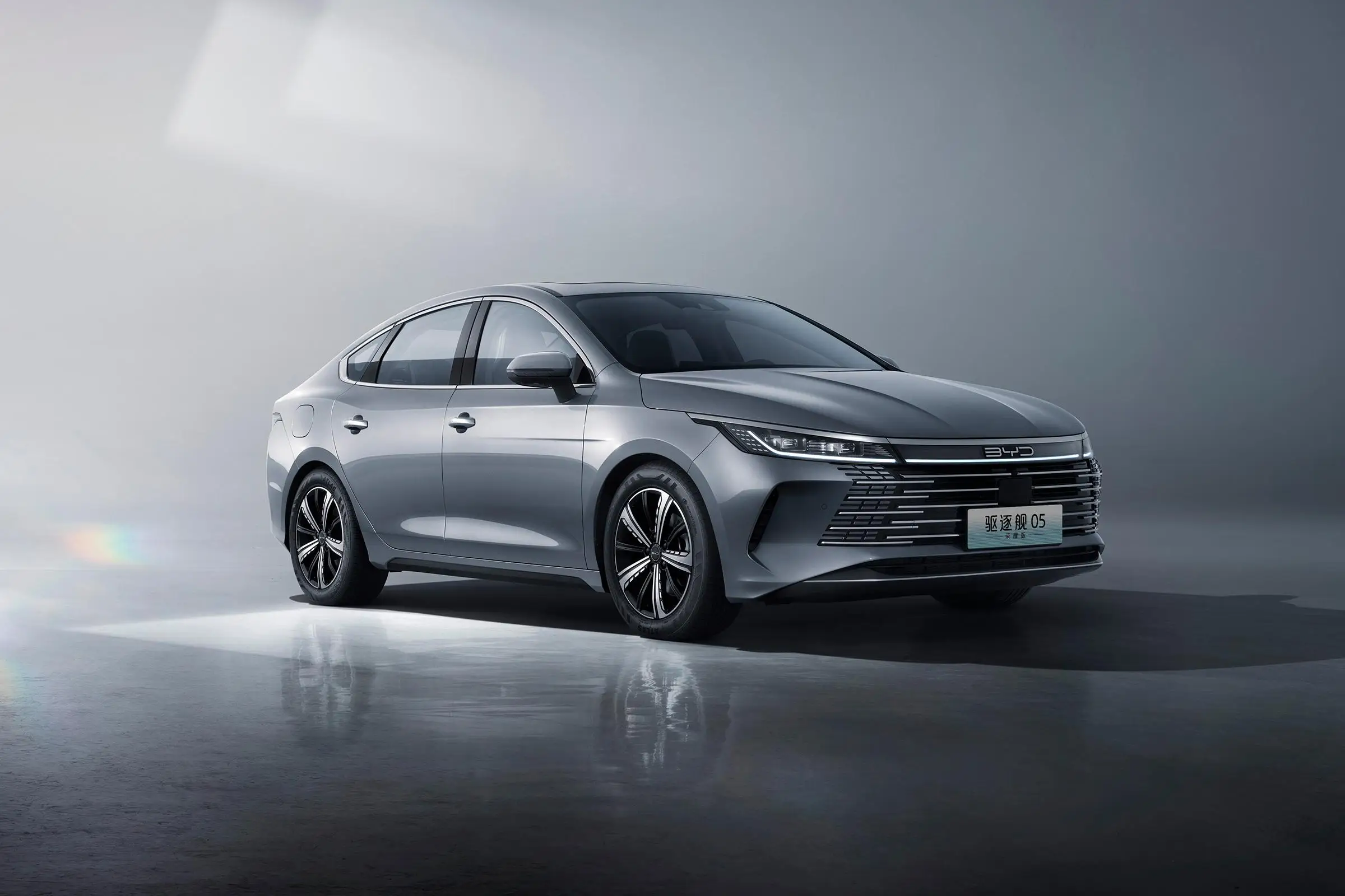 Электрический гибридный автомобиль из Китая BYD CHAZOR 05 Новый энергетический PHEV седан подключаемый электромобиль