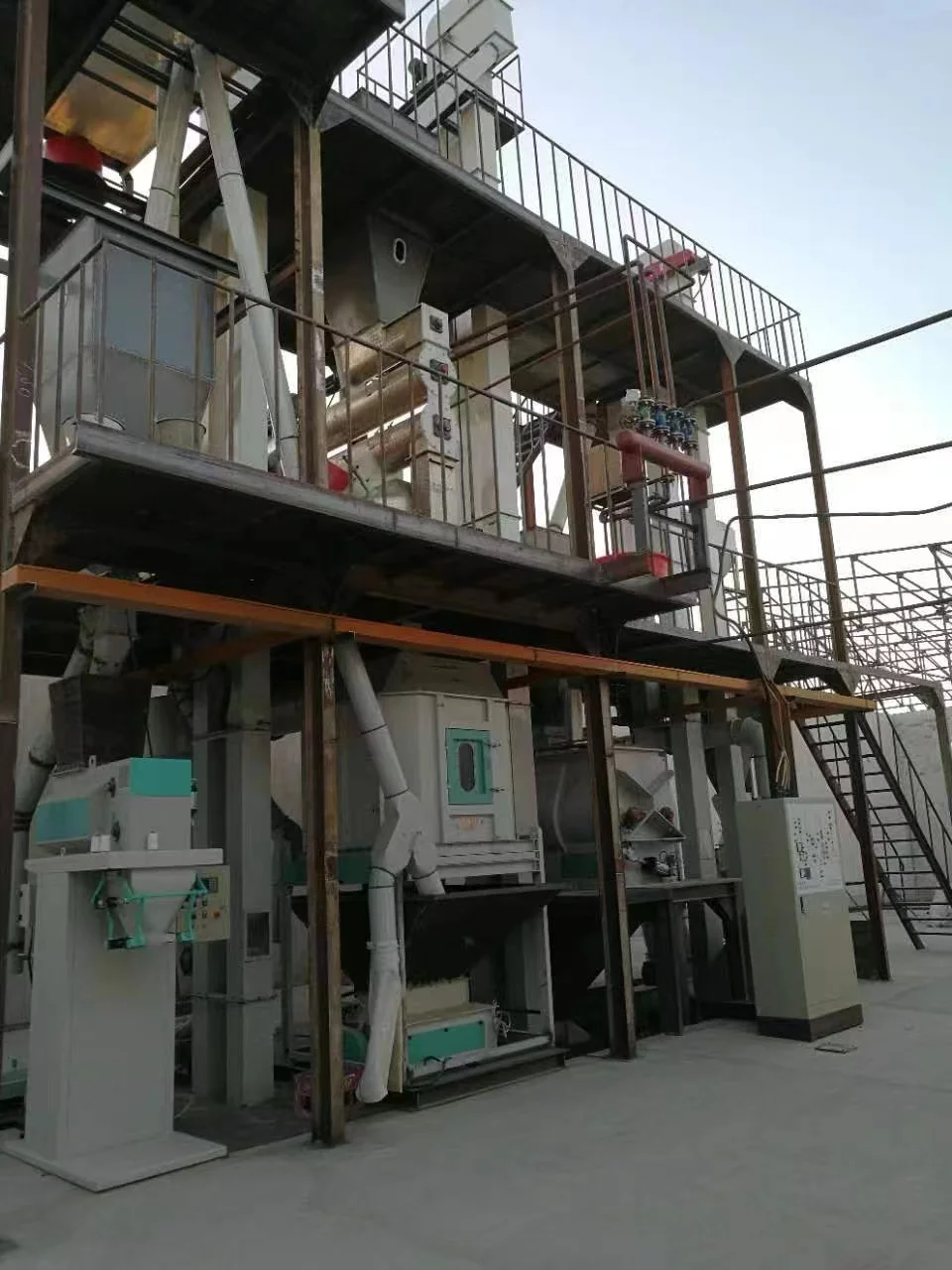 CE Complete 3-5 t/h animal poultry livestock sheep duck rabbit cattle chicken feed mill Feed pellet machine