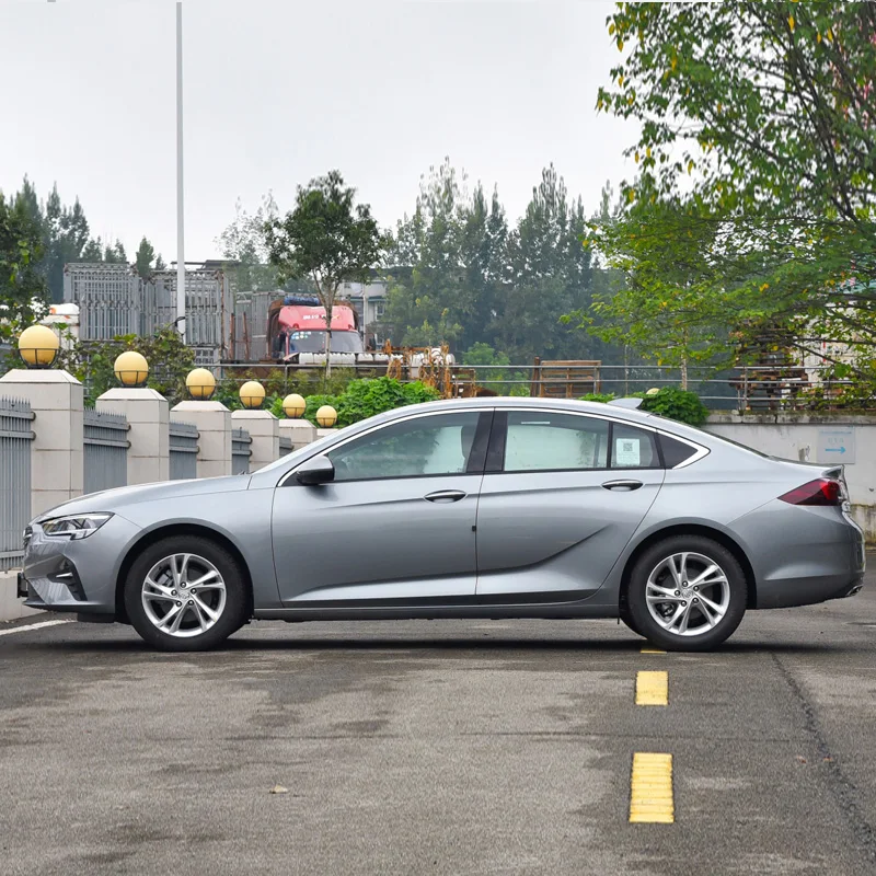 The best-selling Buick Regal mid size 4-door 5-seater sedan has a comprehensive fuel consumption of 6.89L2 per 100 kilometers