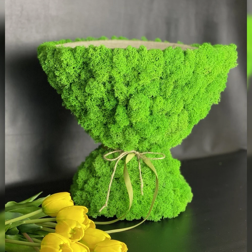 Premium quality flower package decorated with natural moss/ Luxury green eco-leather package for flower bouquet