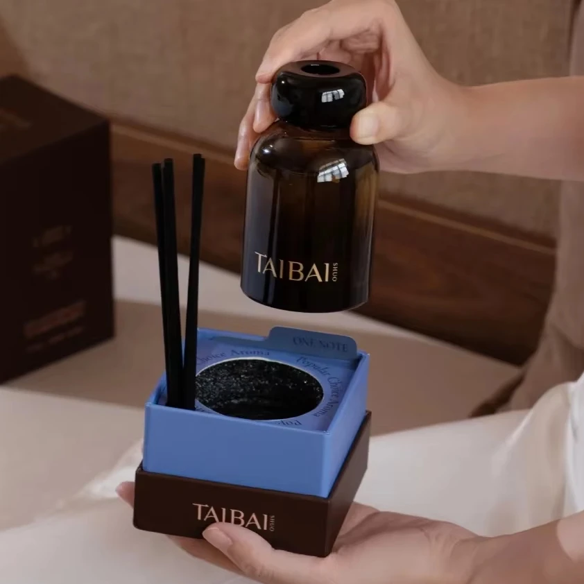 Customized luxury 100 ml 150 ml 200 ml Amber Glass bottleEssential Oils Perfume Aromatherapy Reed Diffuser jars with Gift box