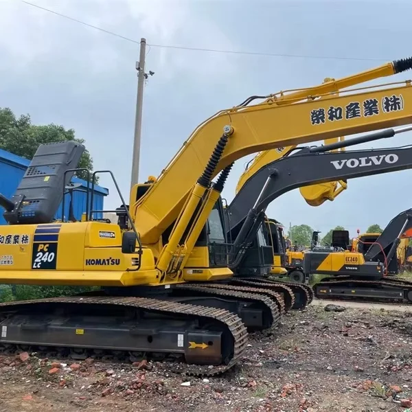 Экскаватор KOMATSU 240 с оригинальной заводской краской и хорошим состоянием